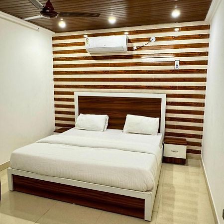 Hotel Walk Inn Faridabad Bagian luar foto