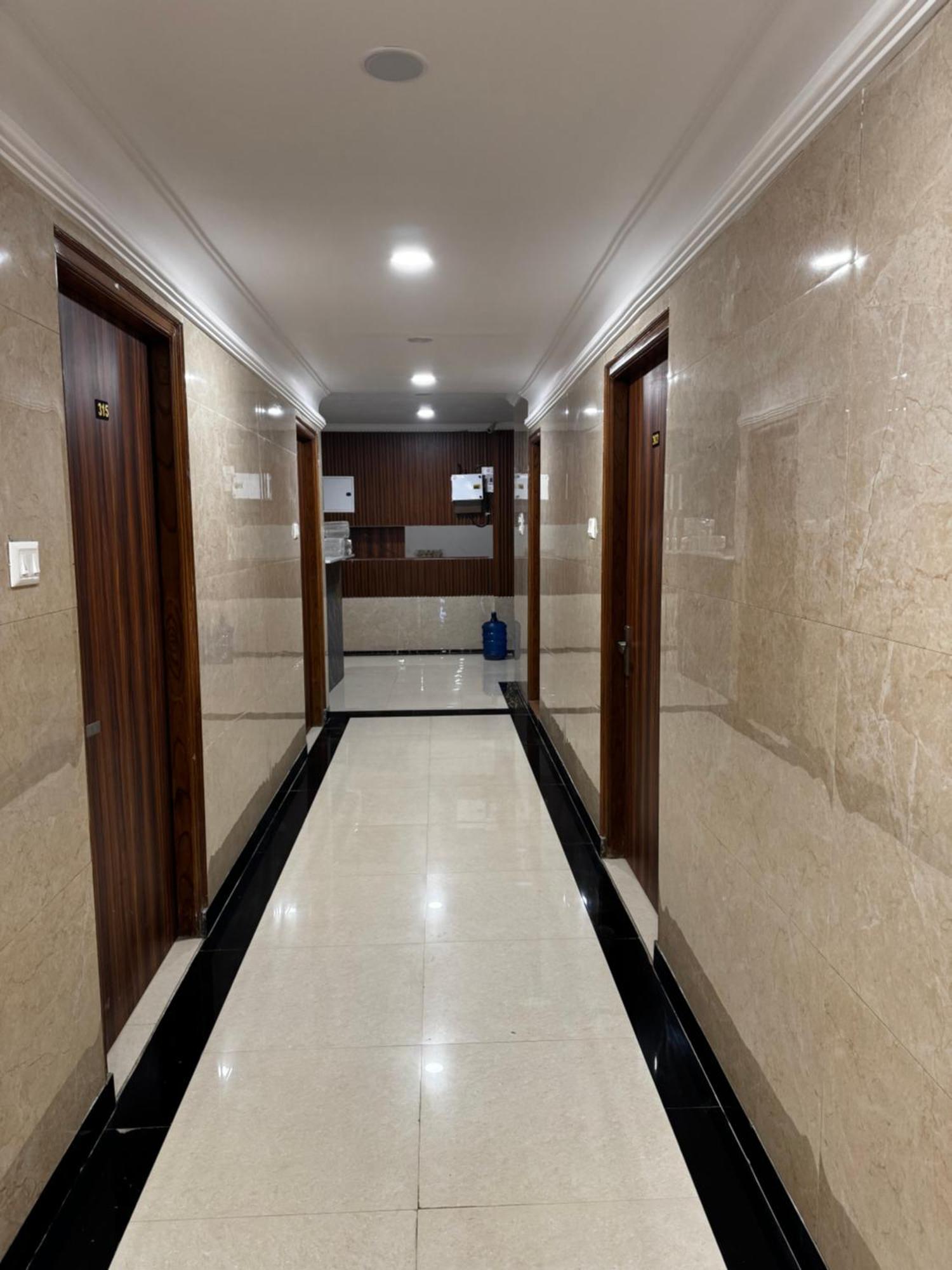 Hotel Walk Inn Faridabad Bagian luar foto