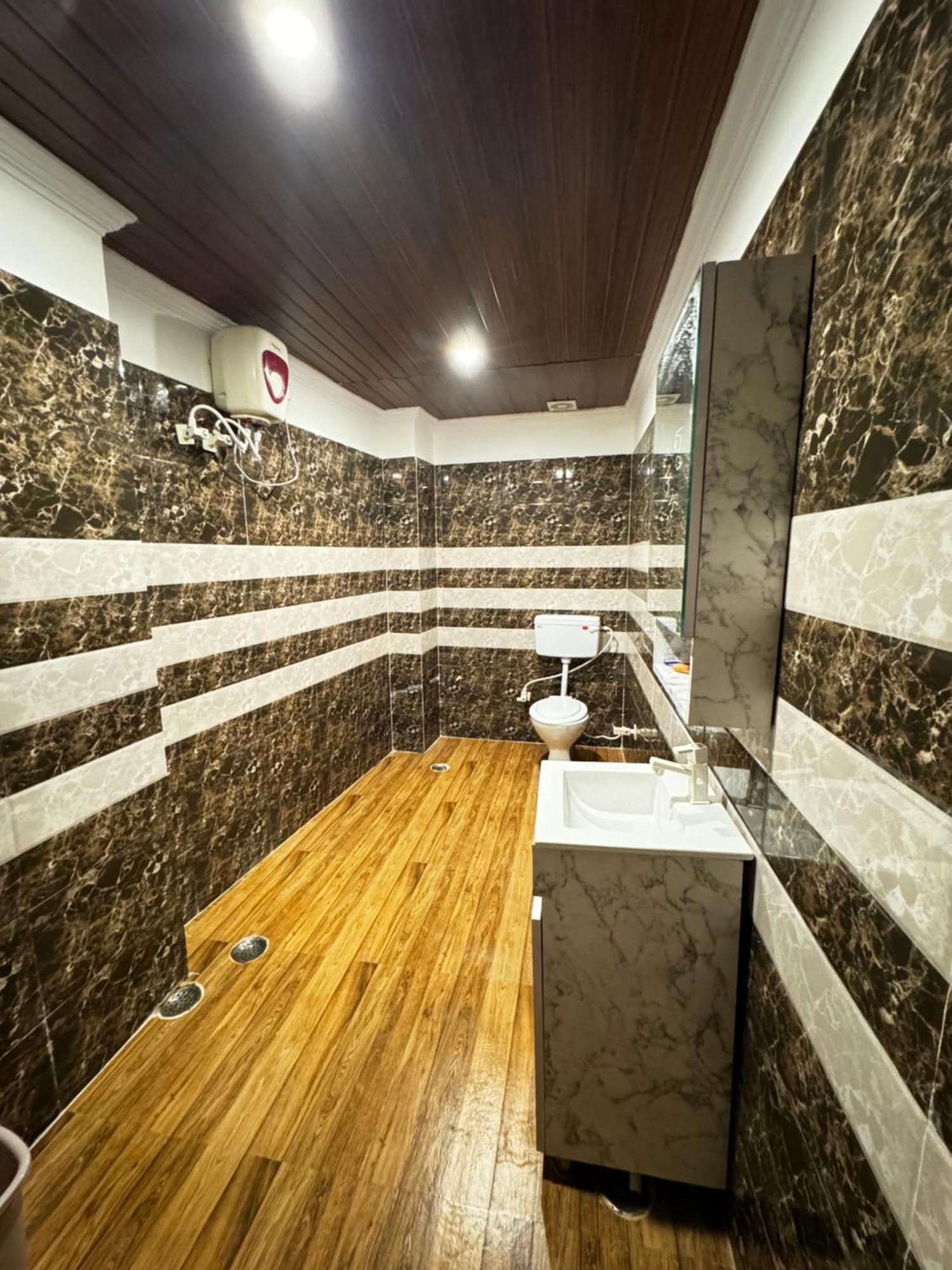 Hotel Walk Inn Faridabad Bagian luar foto