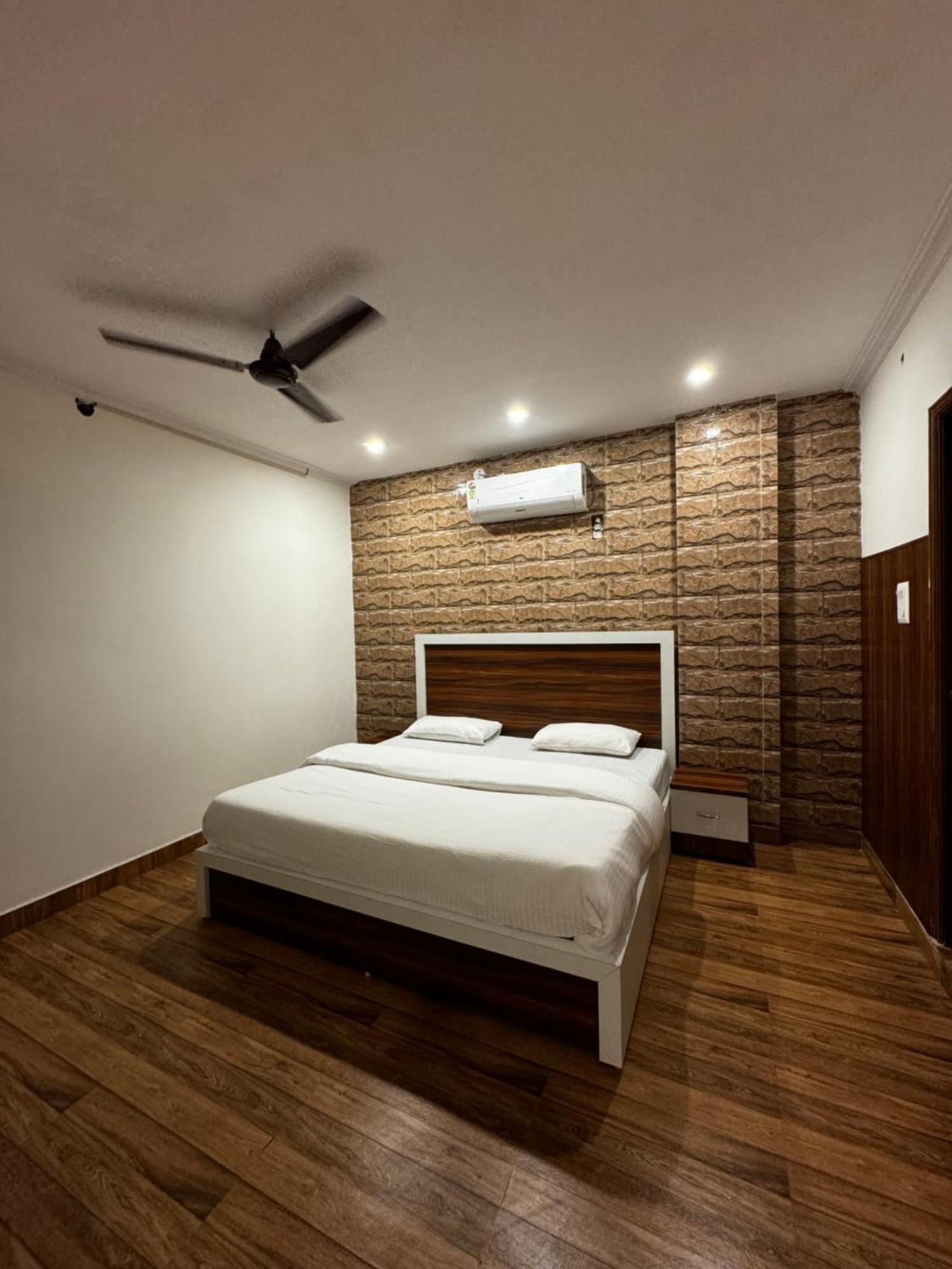 Hotel Walk Inn Faridabad Bagian luar foto