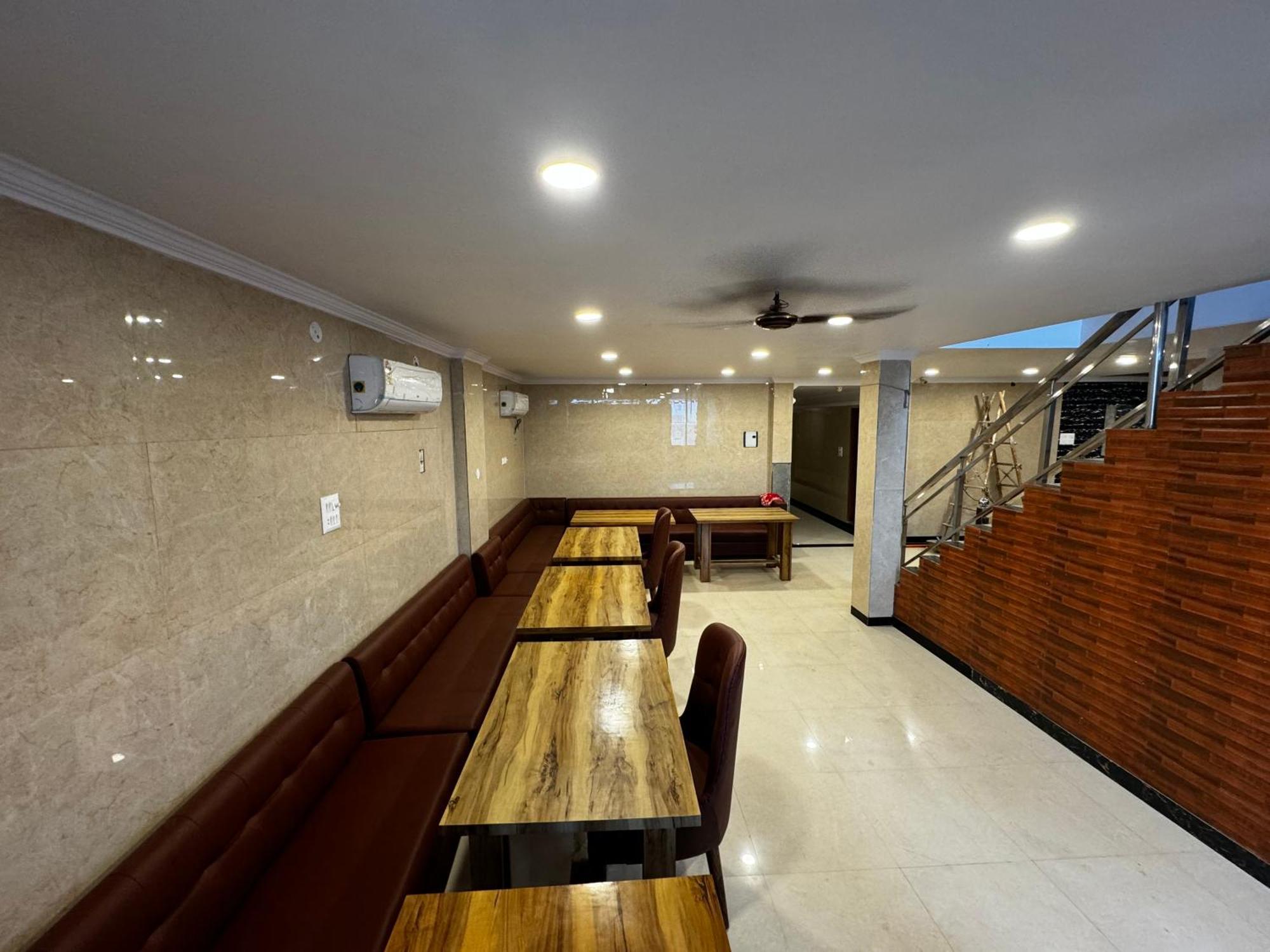 Hotel Walk Inn Faridabad Bagian luar foto