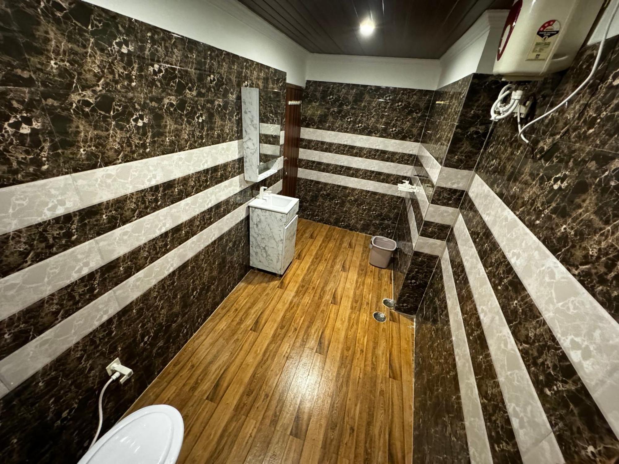 Hotel Walk Inn Faridabad Bagian luar foto