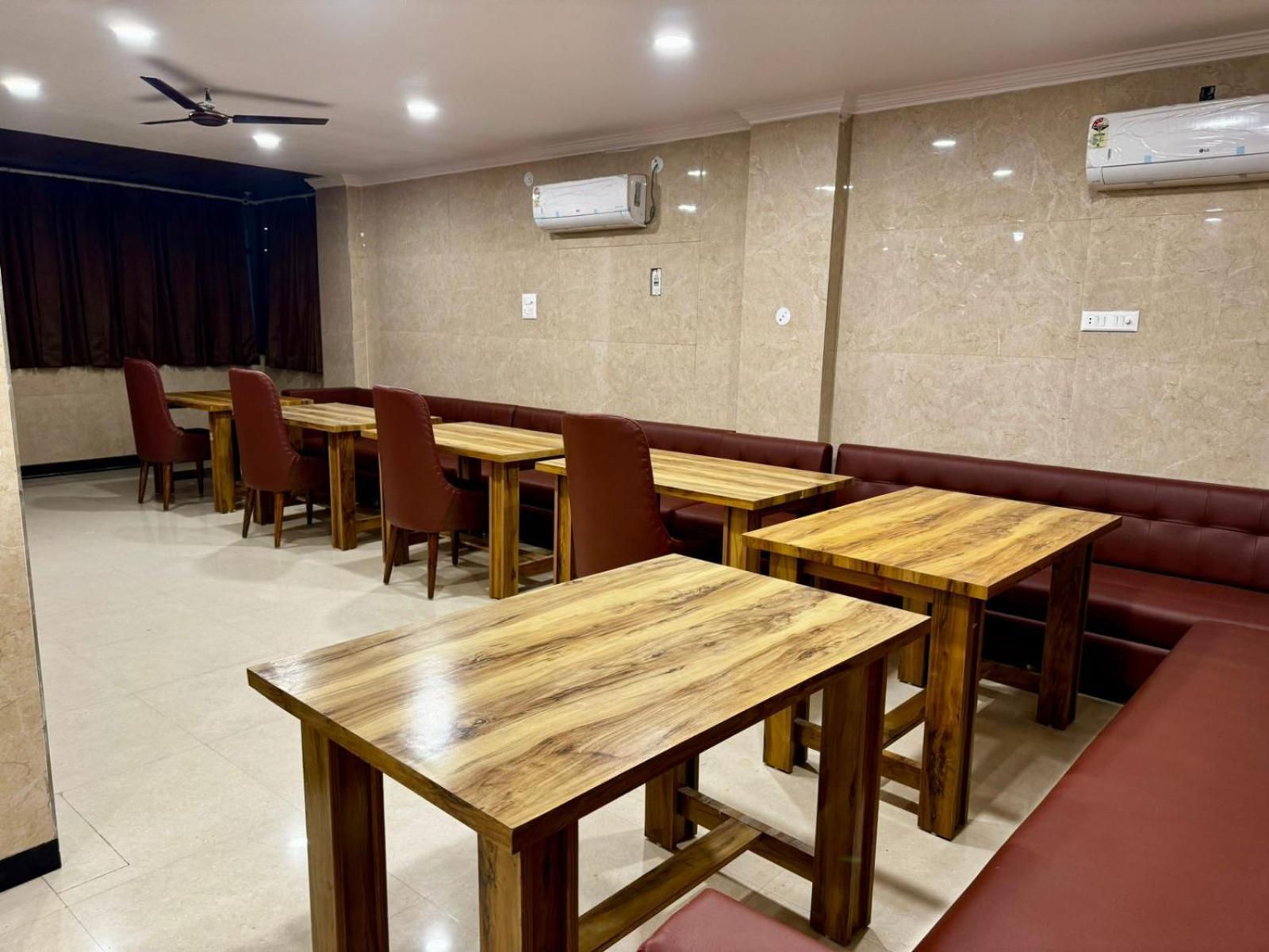 Hotel Walk Inn Faridabad Bagian luar foto