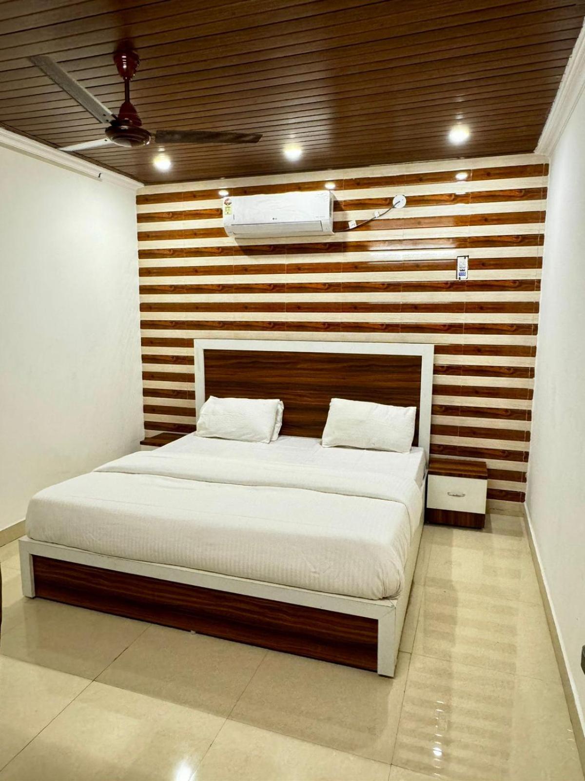 Hotel Walk Inn Faridabad Bagian luar foto